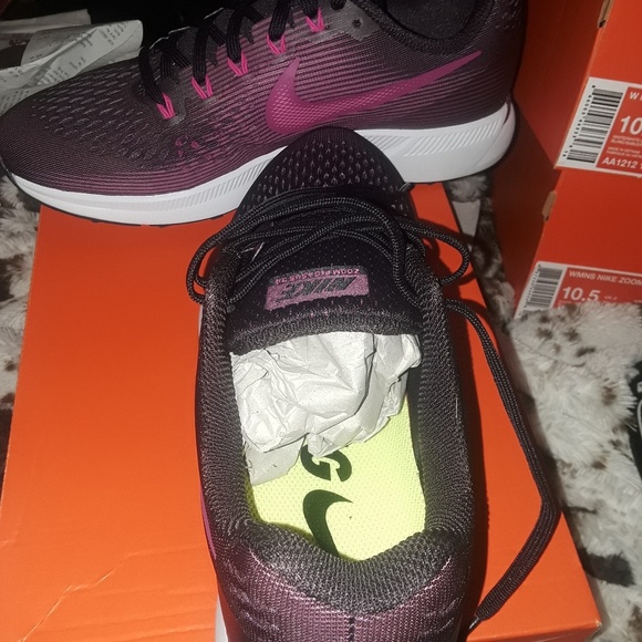 Gym shoes - Picture 3 of 3